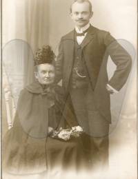 Auguste Vogel (geb. Lotze) mit Sohn Hermann, 1909